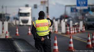 ألمانيا تمدد الضوابط على الحدود مع بولندا والتشيك وسويسرا